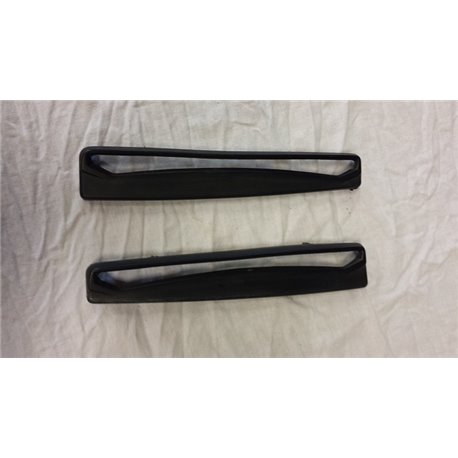 Lock / skydd i plast vovanpå instrumentbrädan VÄ